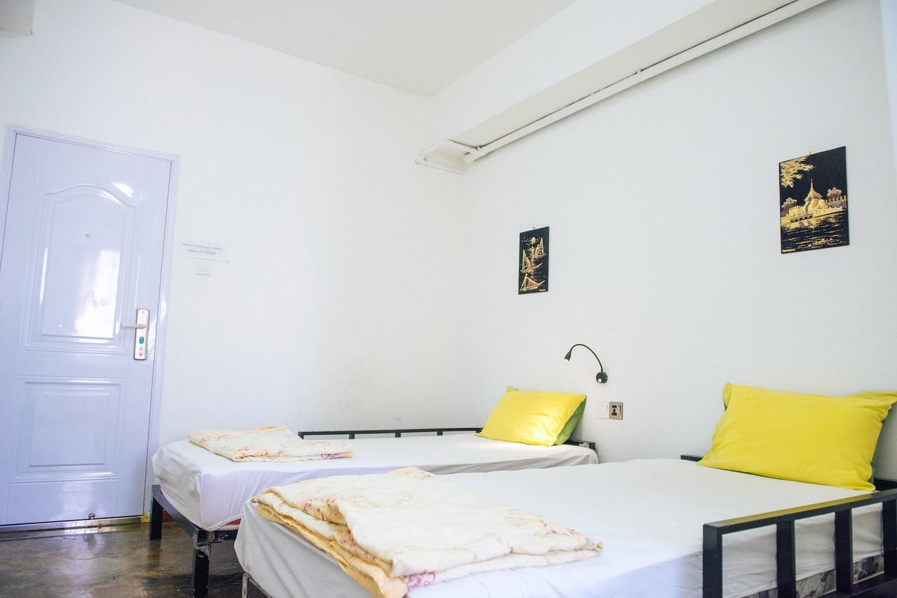 Dengba Hostel Yangon Exterior foto