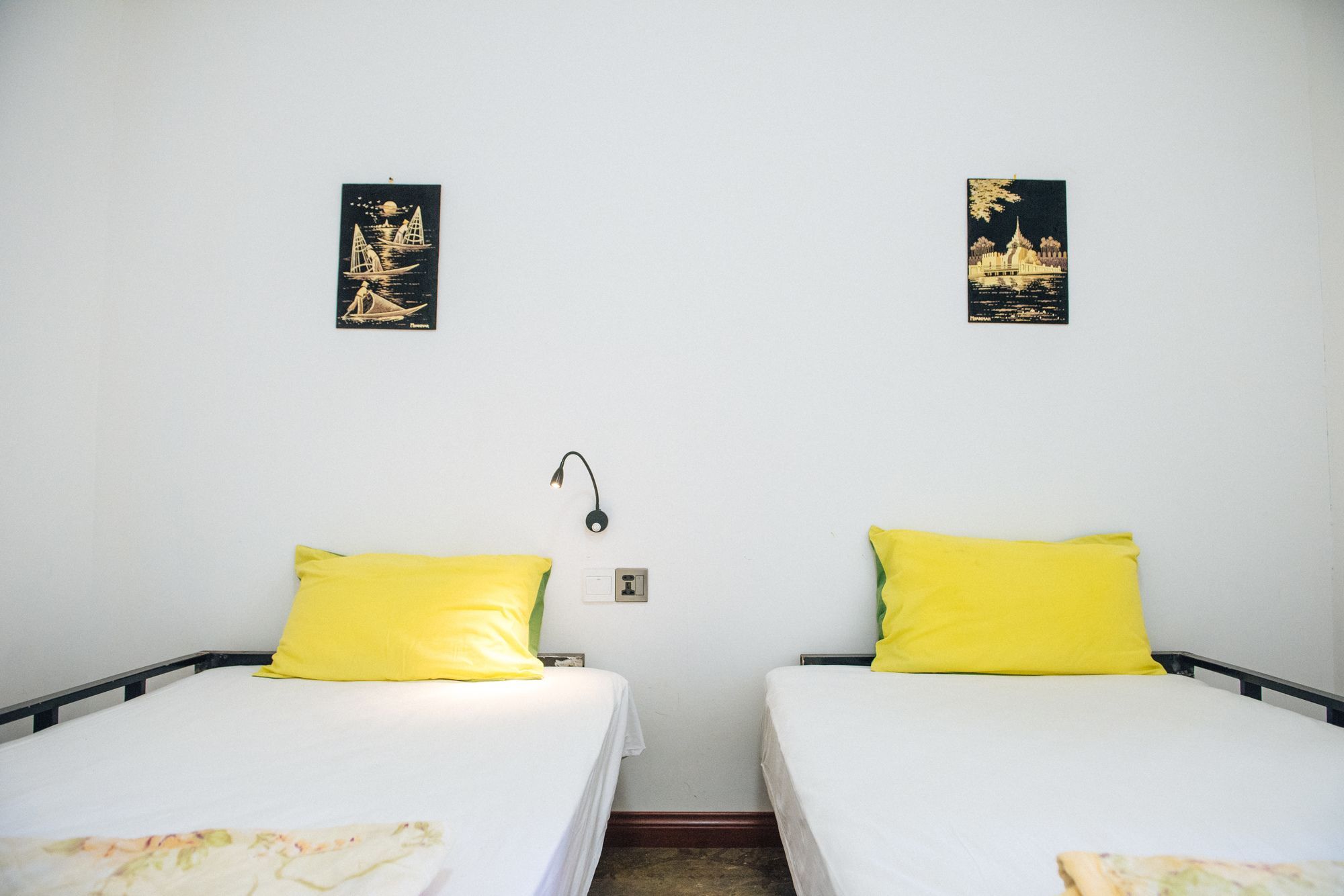 Dengba Hostel Yangon Exterior foto